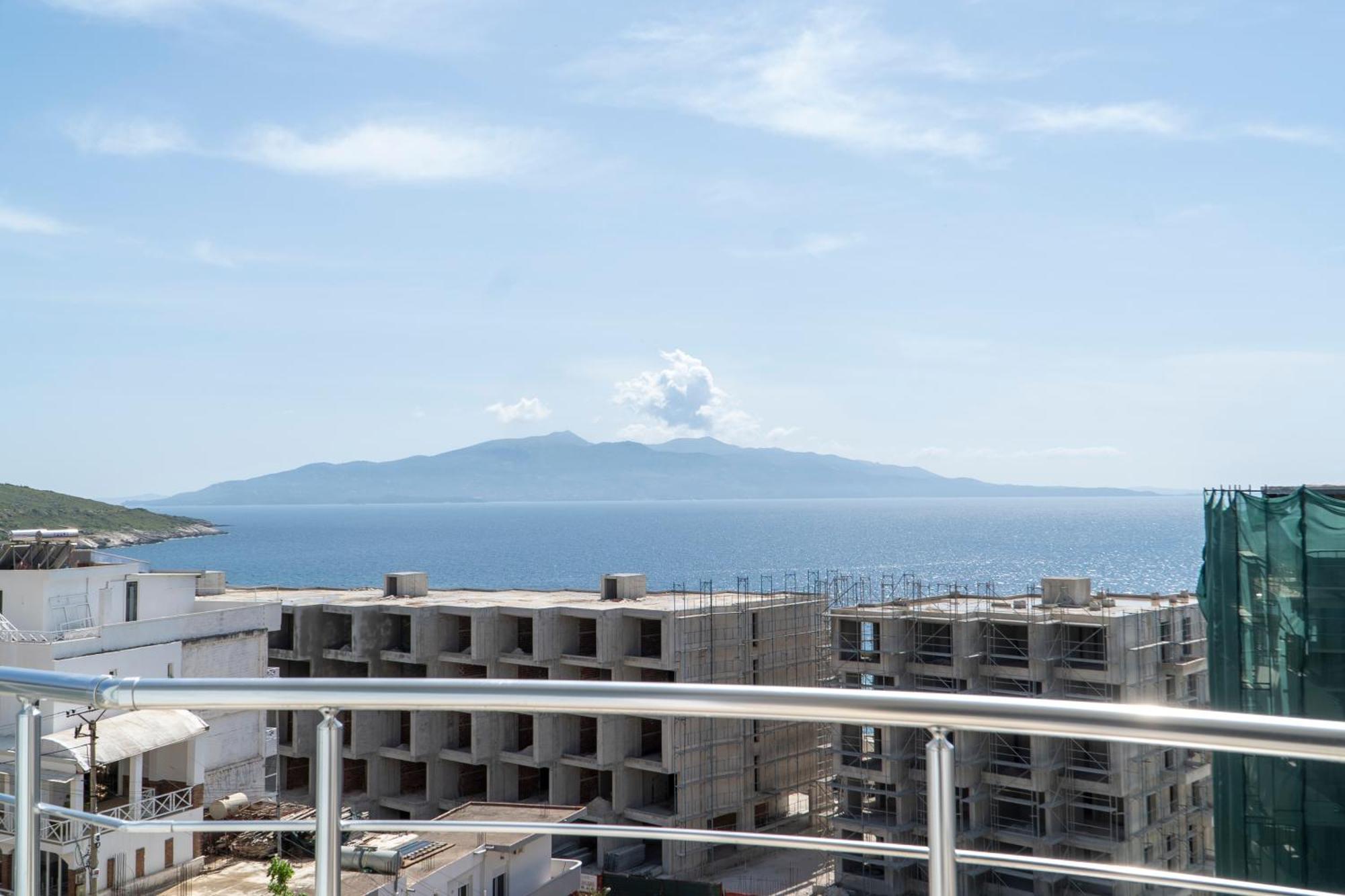 Hotel Blue Sky Sarandë エクステリア 写真