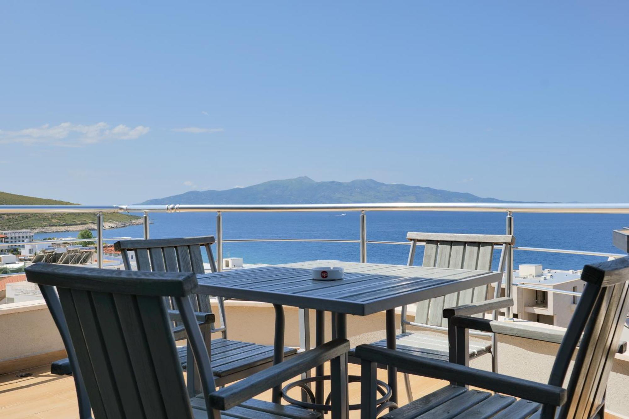 Hotel Blue Sky Sarandë エクステリア 写真