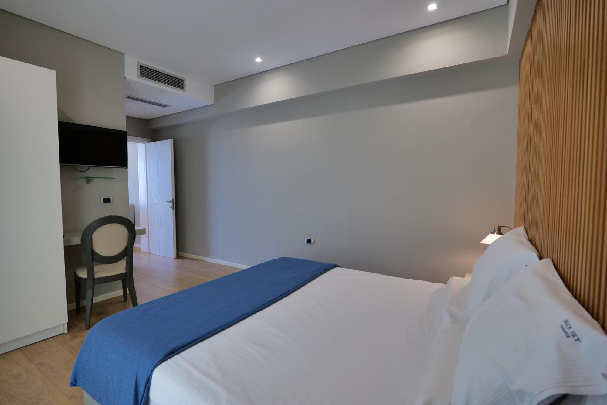 Hotel Blue Sky Sarandë エクステリア 写真