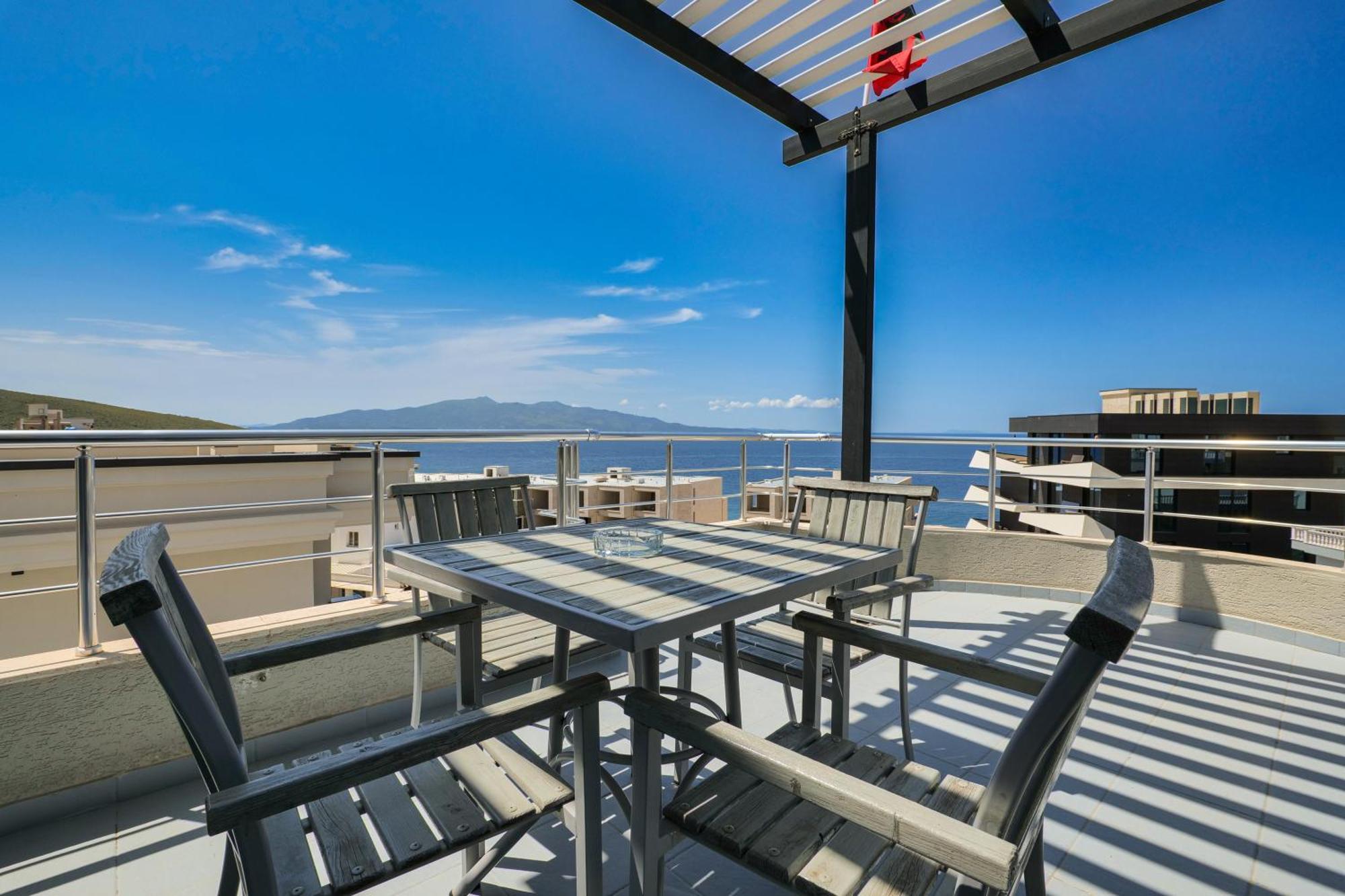 Hotel Blue Sky Sarandë エクステリア 写真