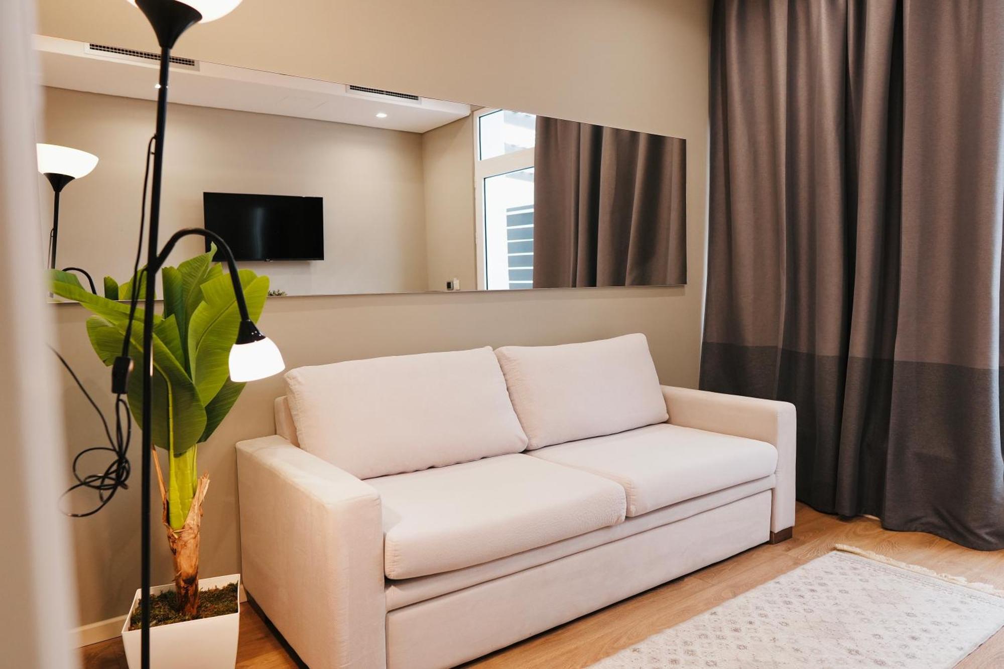 Hotel Blue Sky Sarandë エクステリア 写真