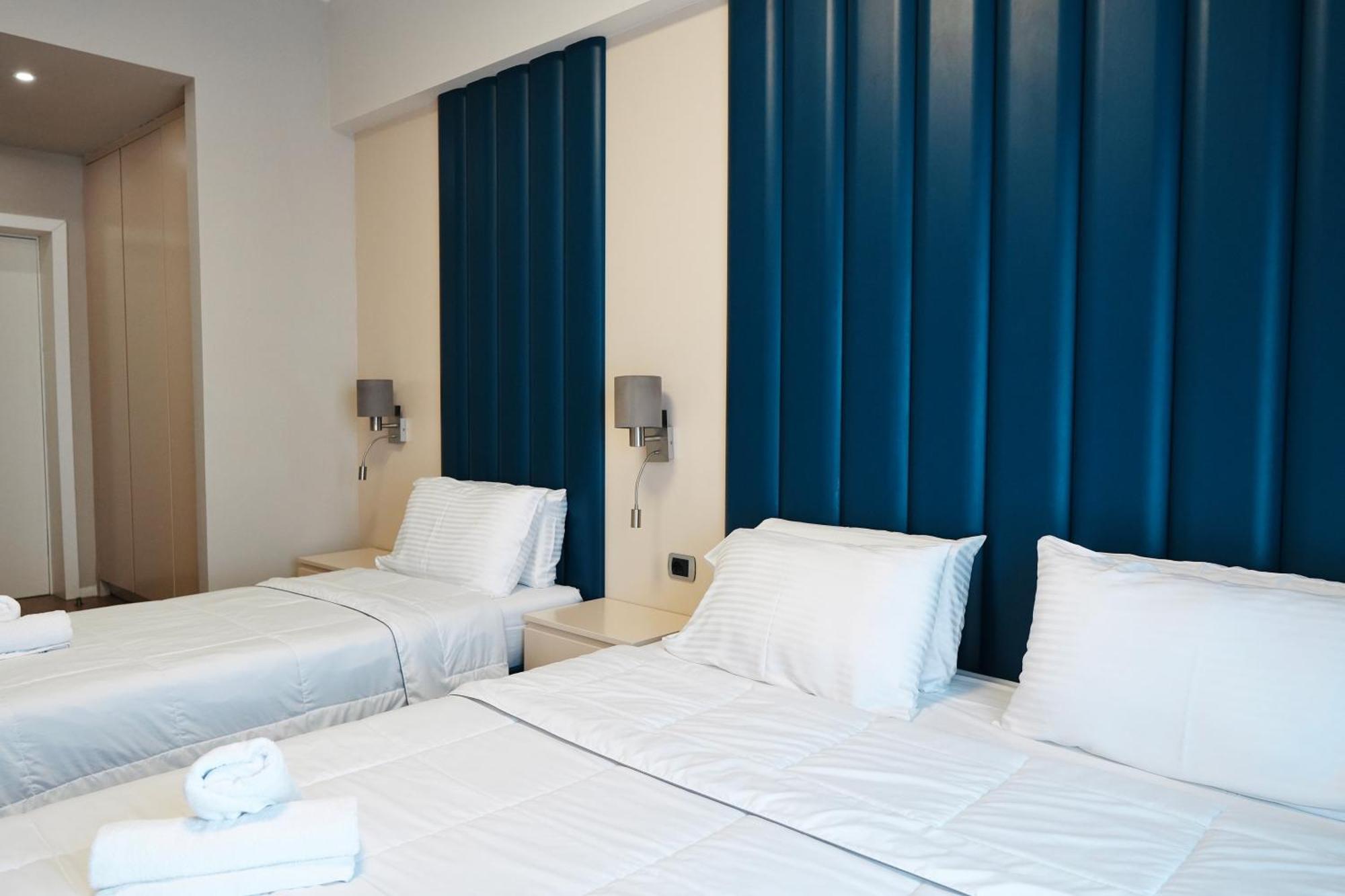 Hotel Blue Sky Sarandë エクステリア 写真