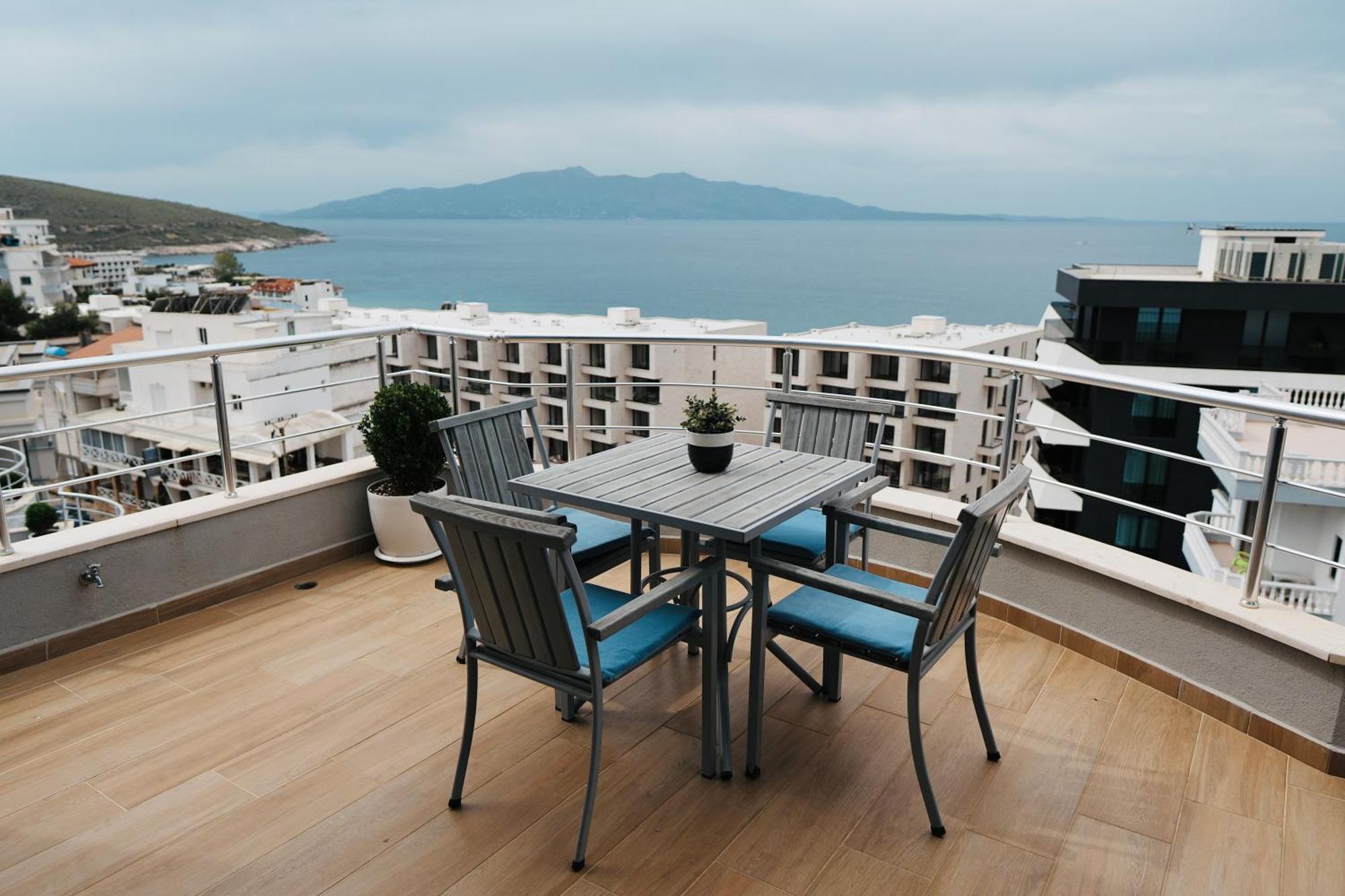Hotel Blue Sky Sarandë エクステリア 写真