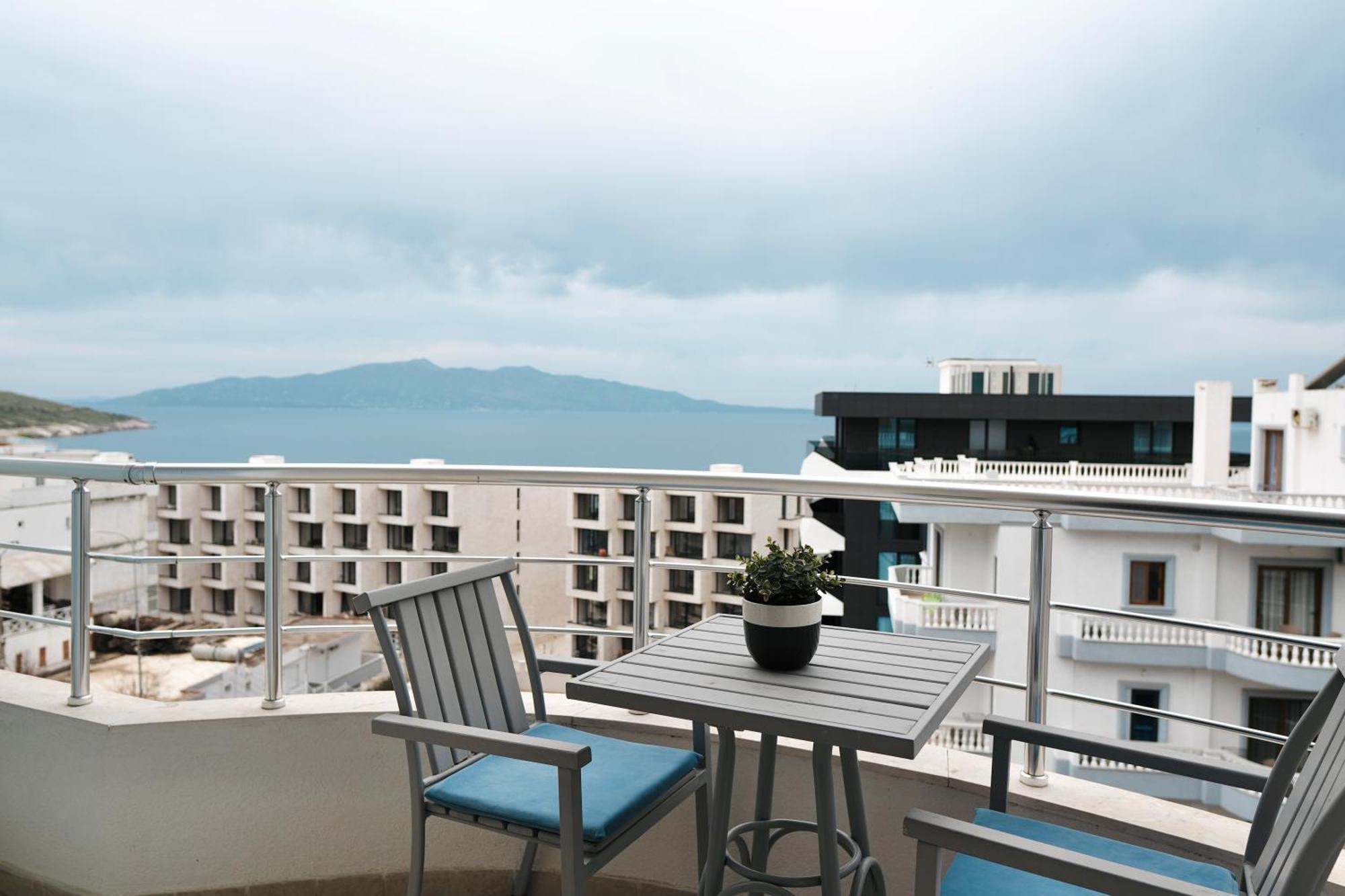 Hotel Blue Sky Sarandë エクステリア 写真
