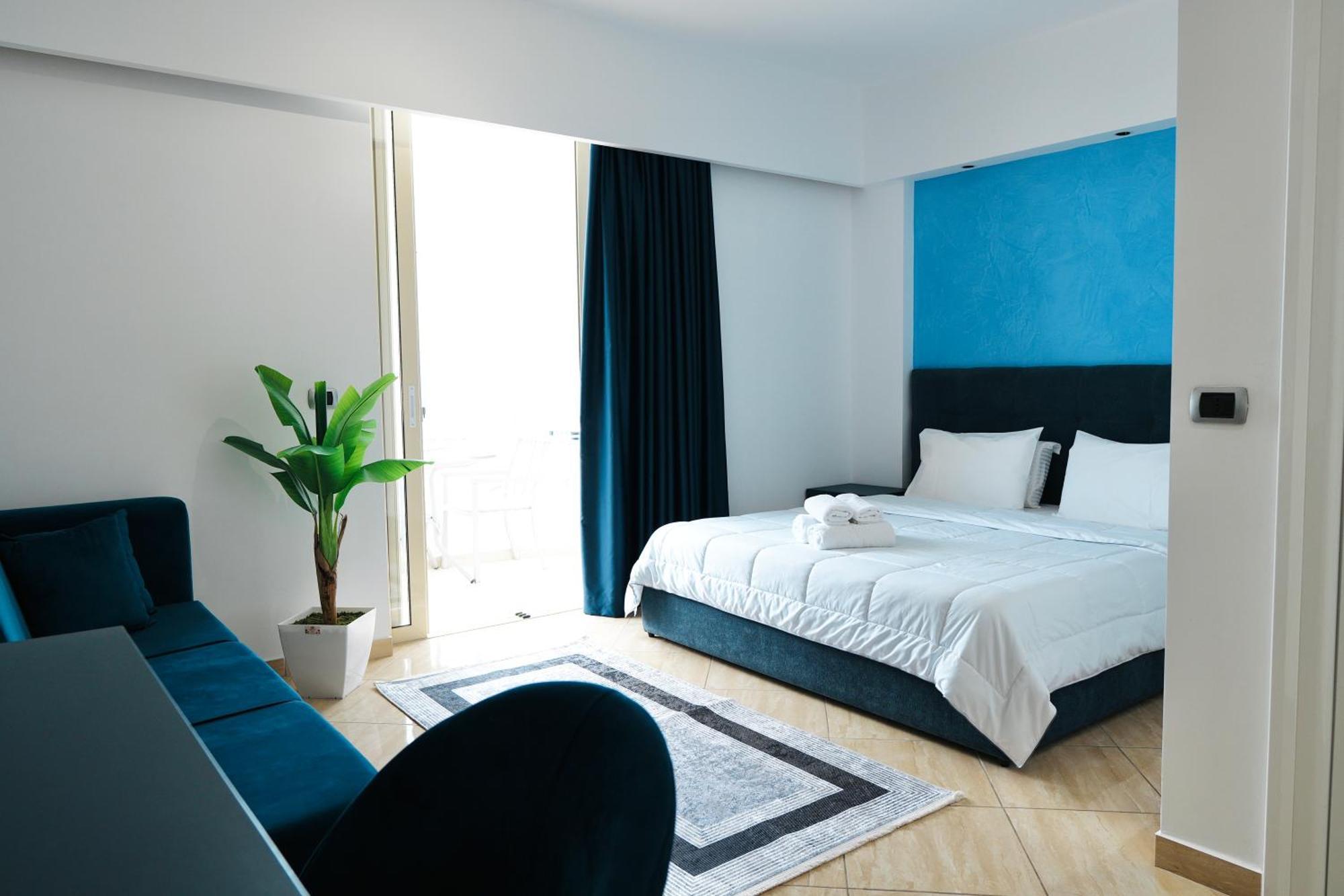 Hotel Blue Sky Sarandë エクステリア 写真
