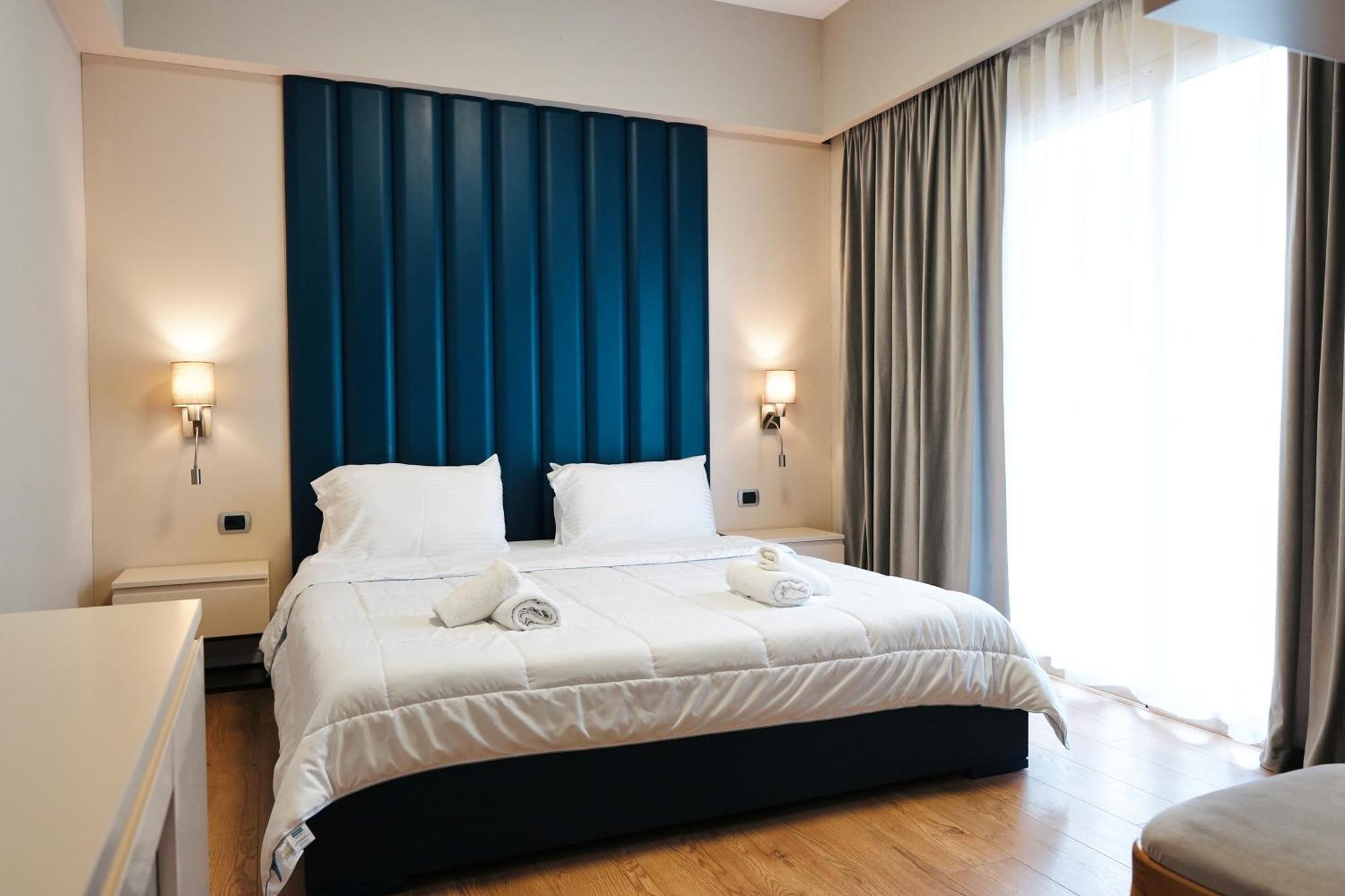 Hotel Blue Sky Sarandë エクステリア 写真