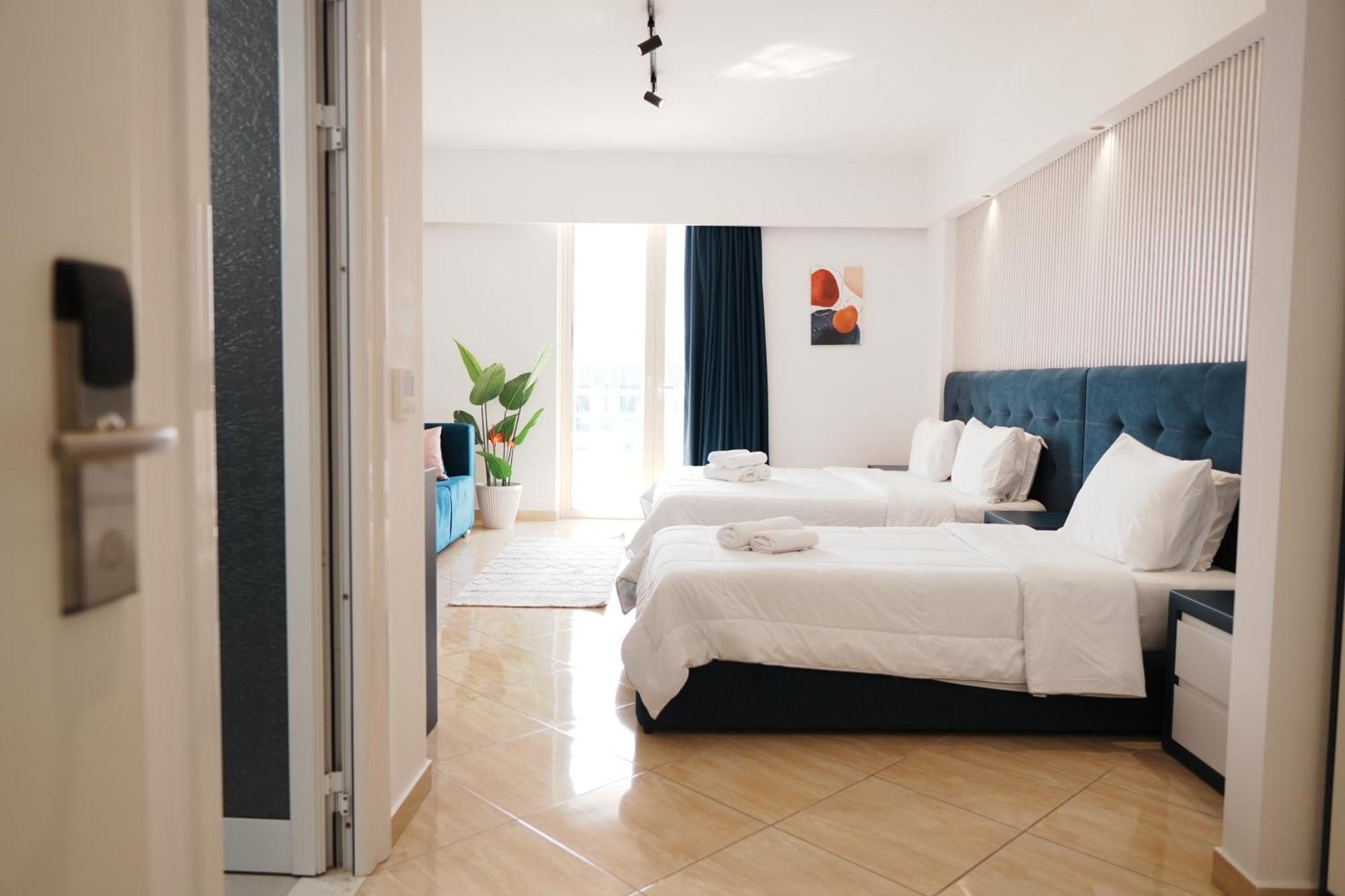 Hotel Blue Sky Sarandë エクステリア 写真