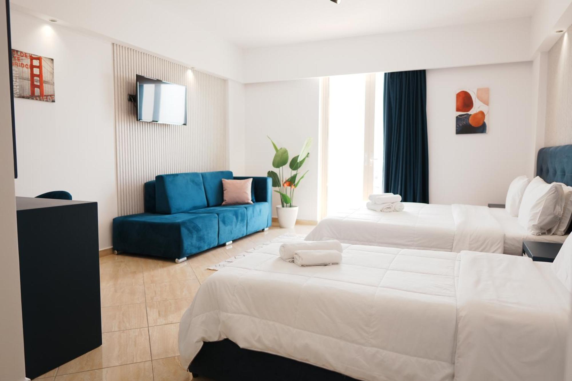 Hotel Blue Sky Sarandë エクステリア 写真