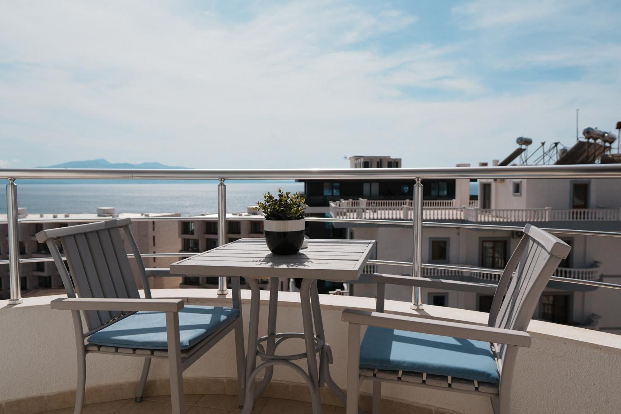 Hotel Blue Sky Sarandë エクステリア 写真