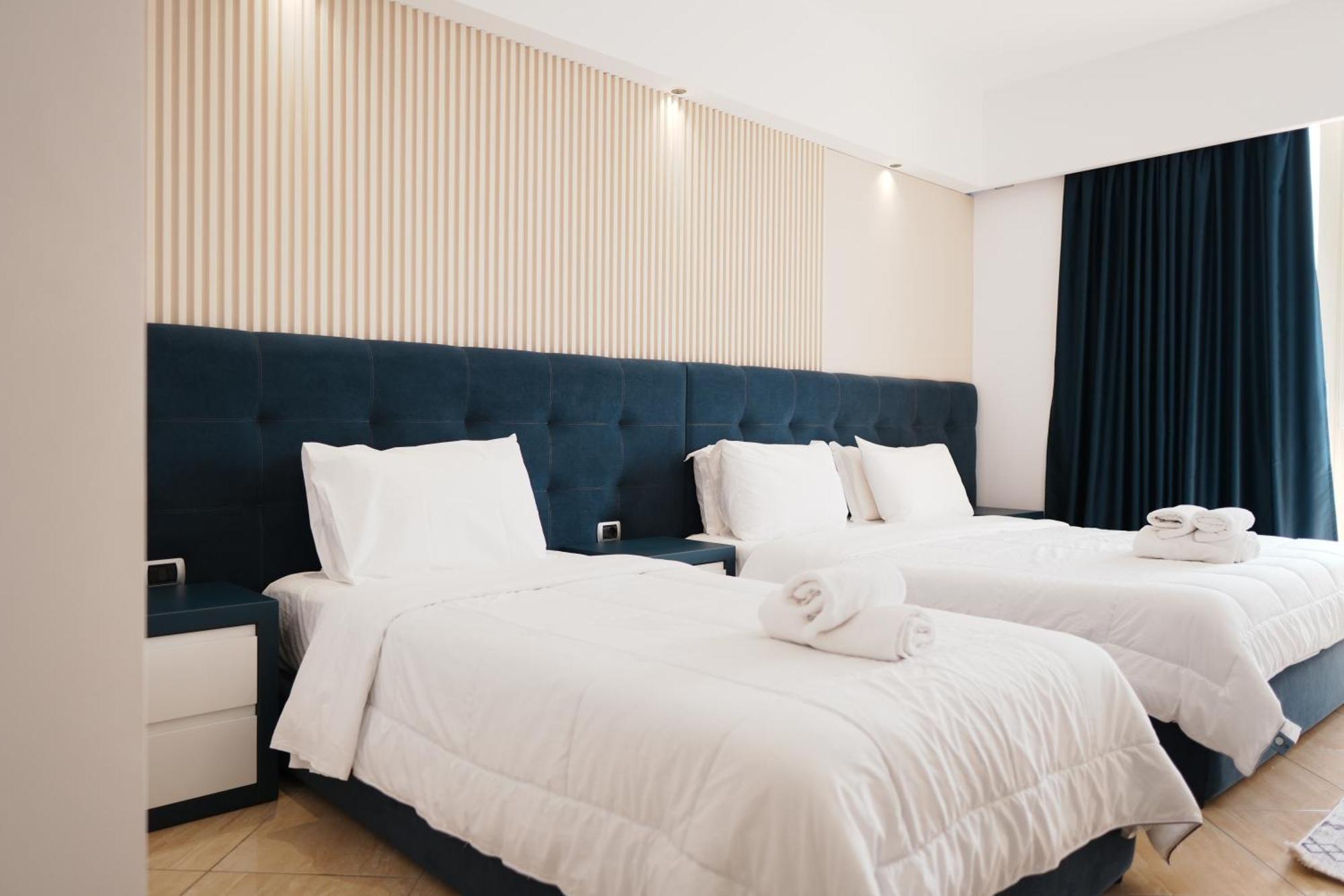 Hotel Blue Sky Sarandë エクステリア 写真