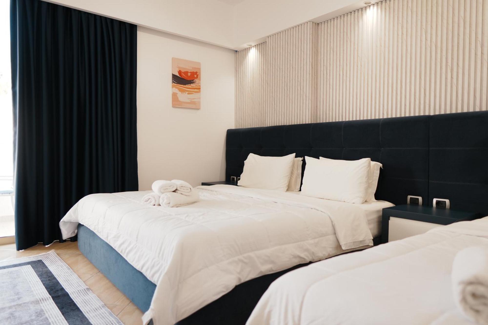 Hotel Blue Sky Sarandë エクステリア 写真