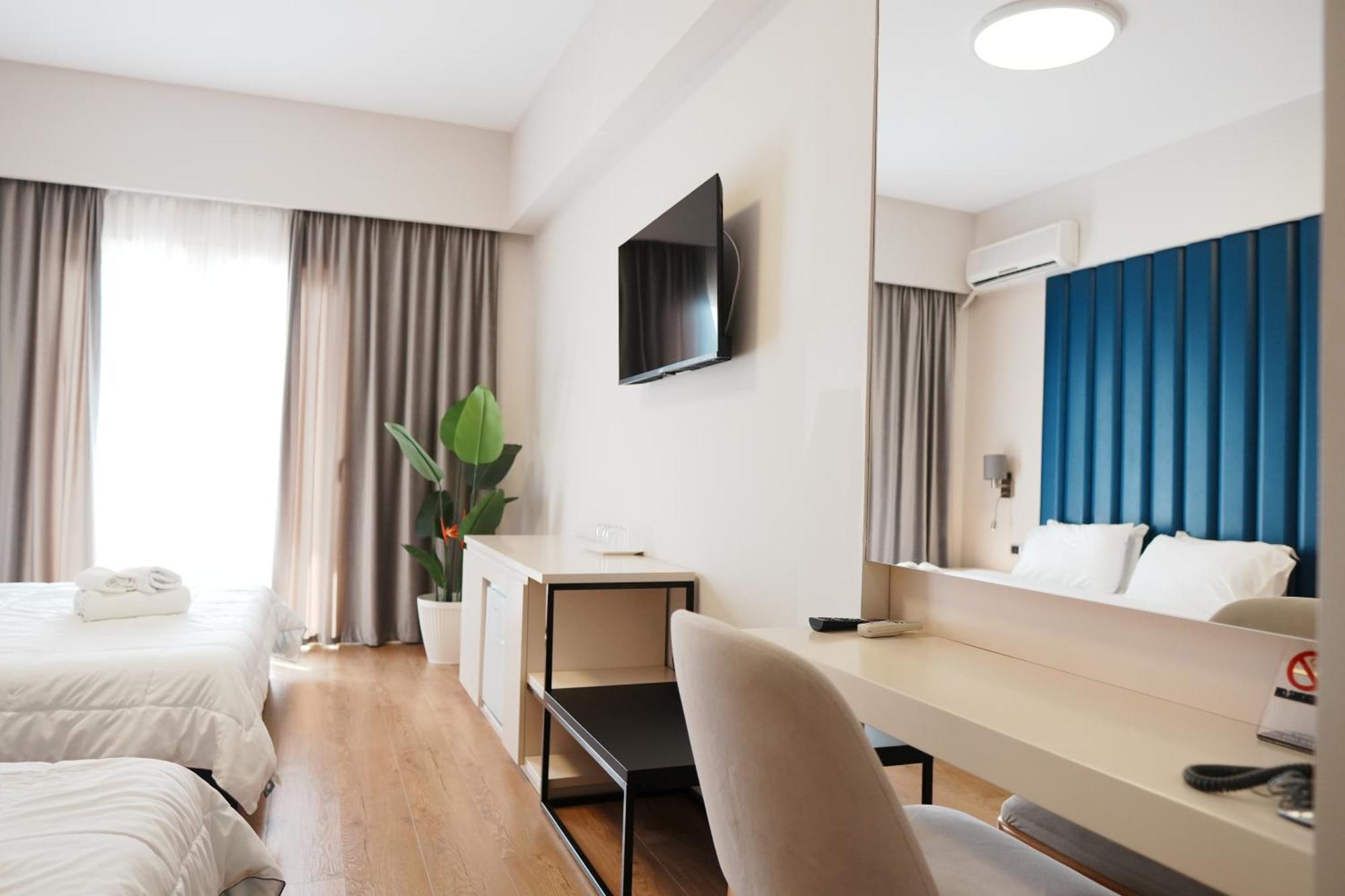 Hotel Blue Sky Sarandë エクステリア 写真
