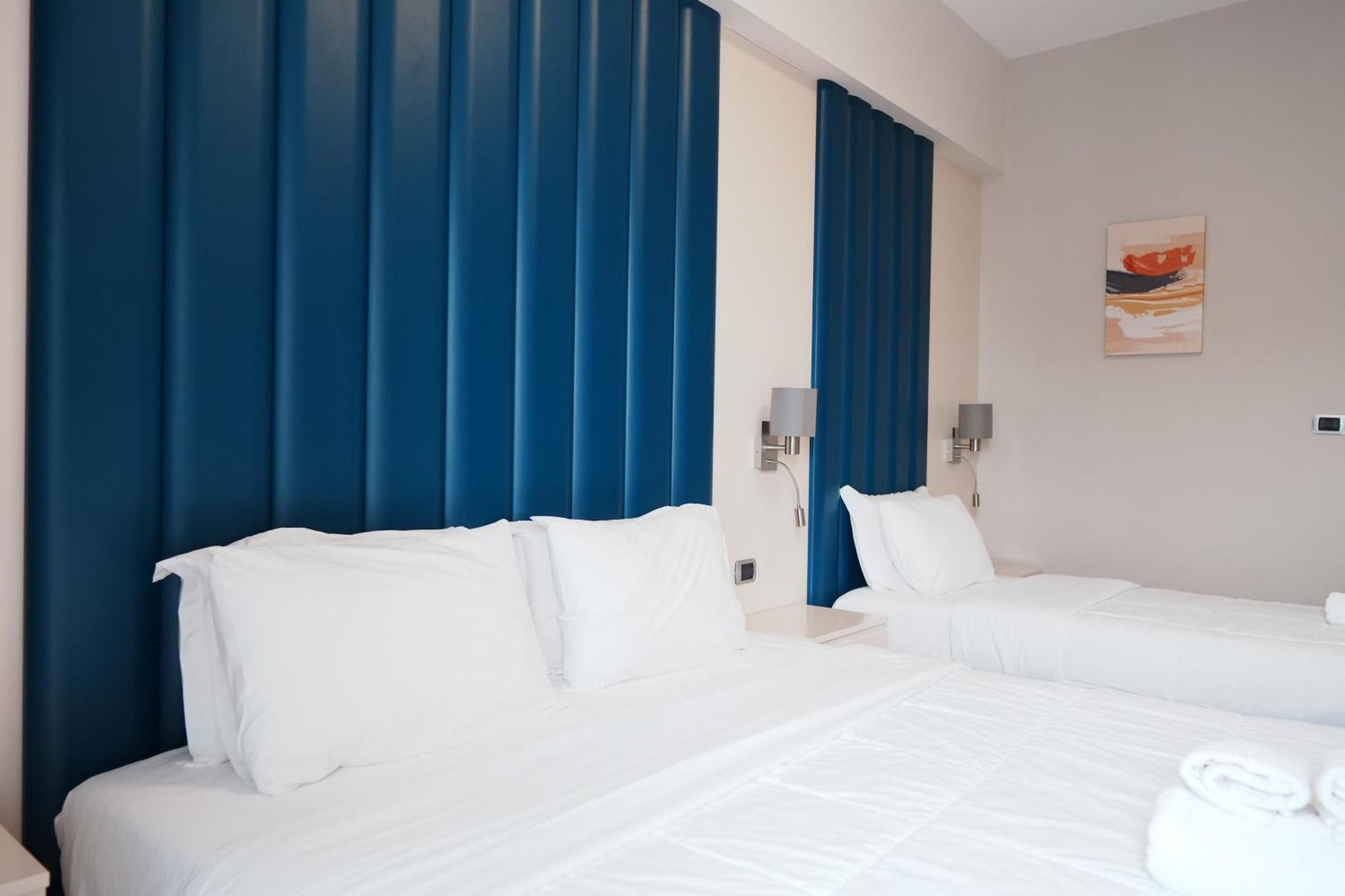 Hotel Blue Sky Sarandë エクステリア 写真
