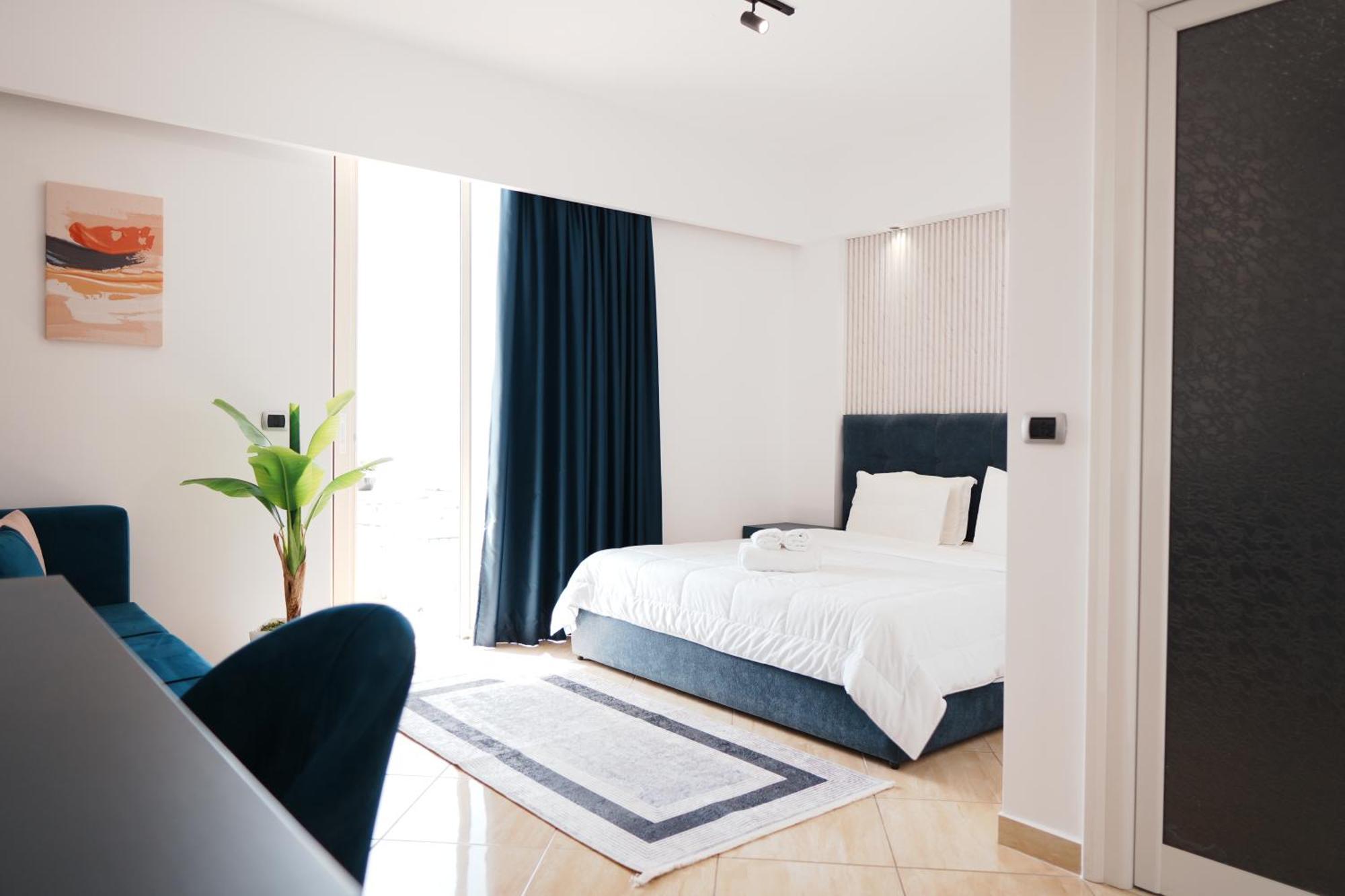 Hotel Blue Sky Sarandë エクステリア 写真