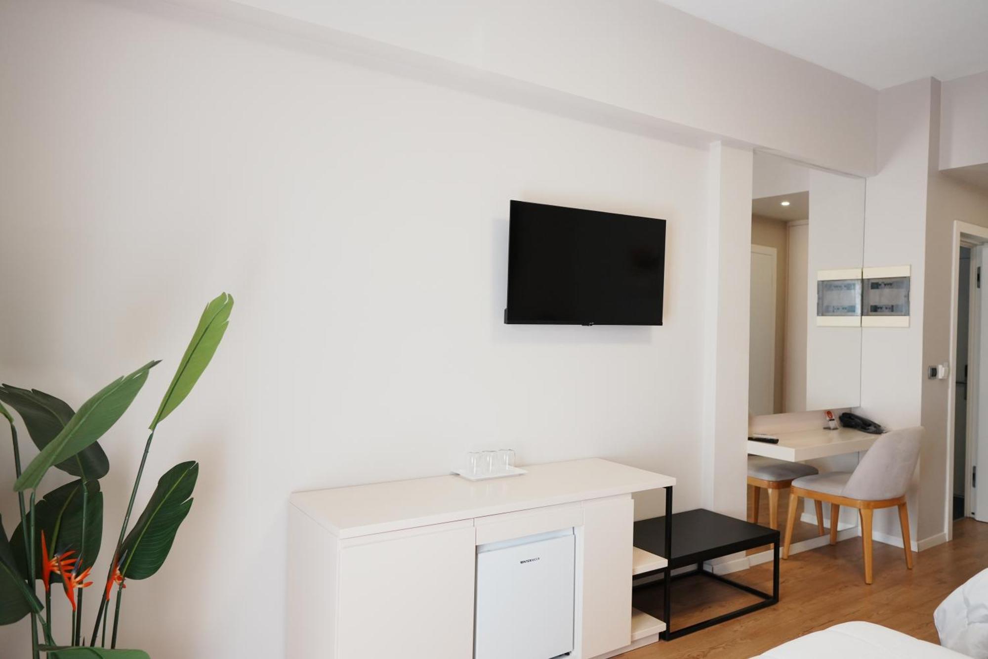 Hotel Blue Sky Sarandë エクステリア 写真