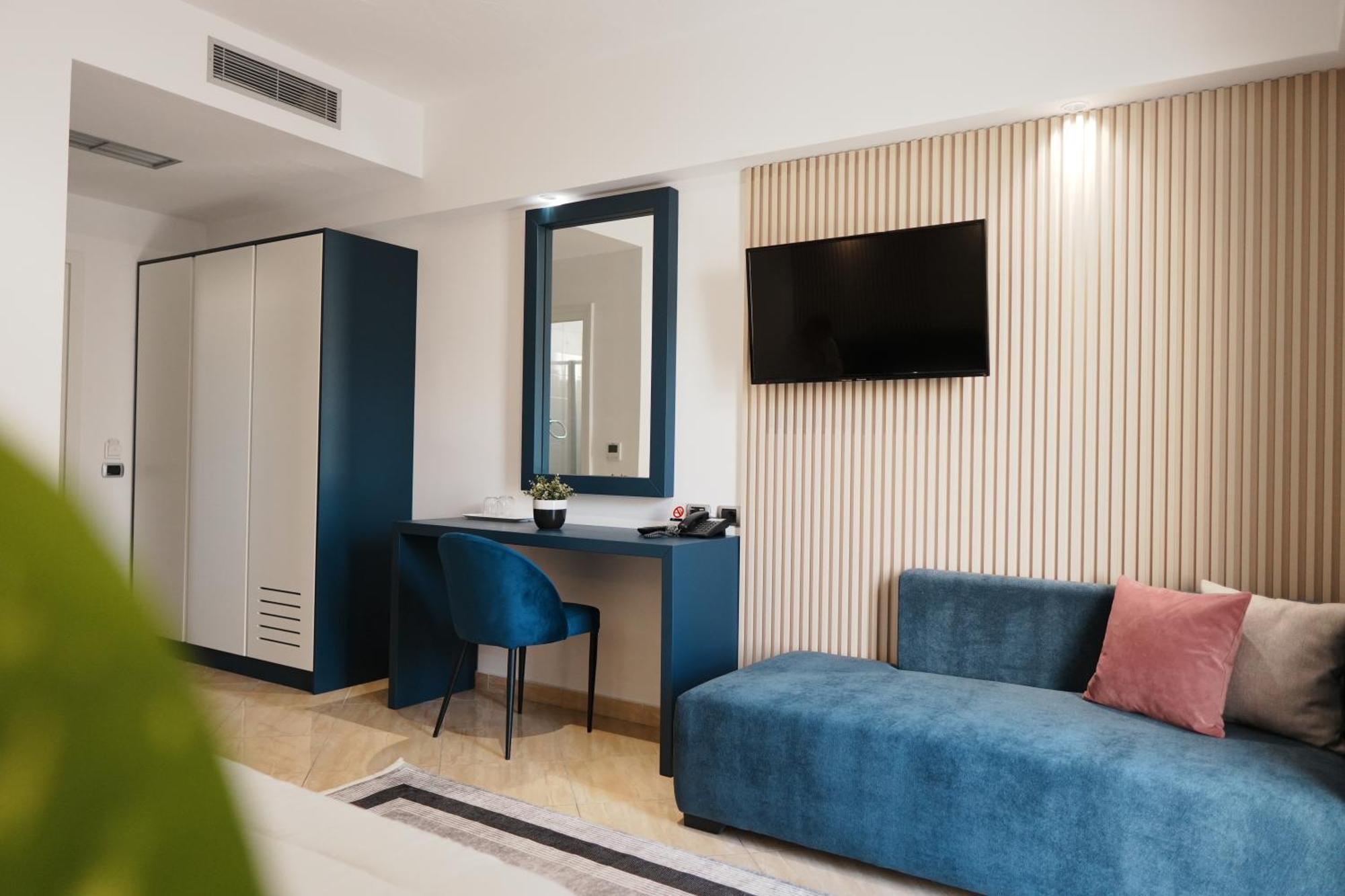 Hotel Blue Sky Sarandë エクステリア 写真