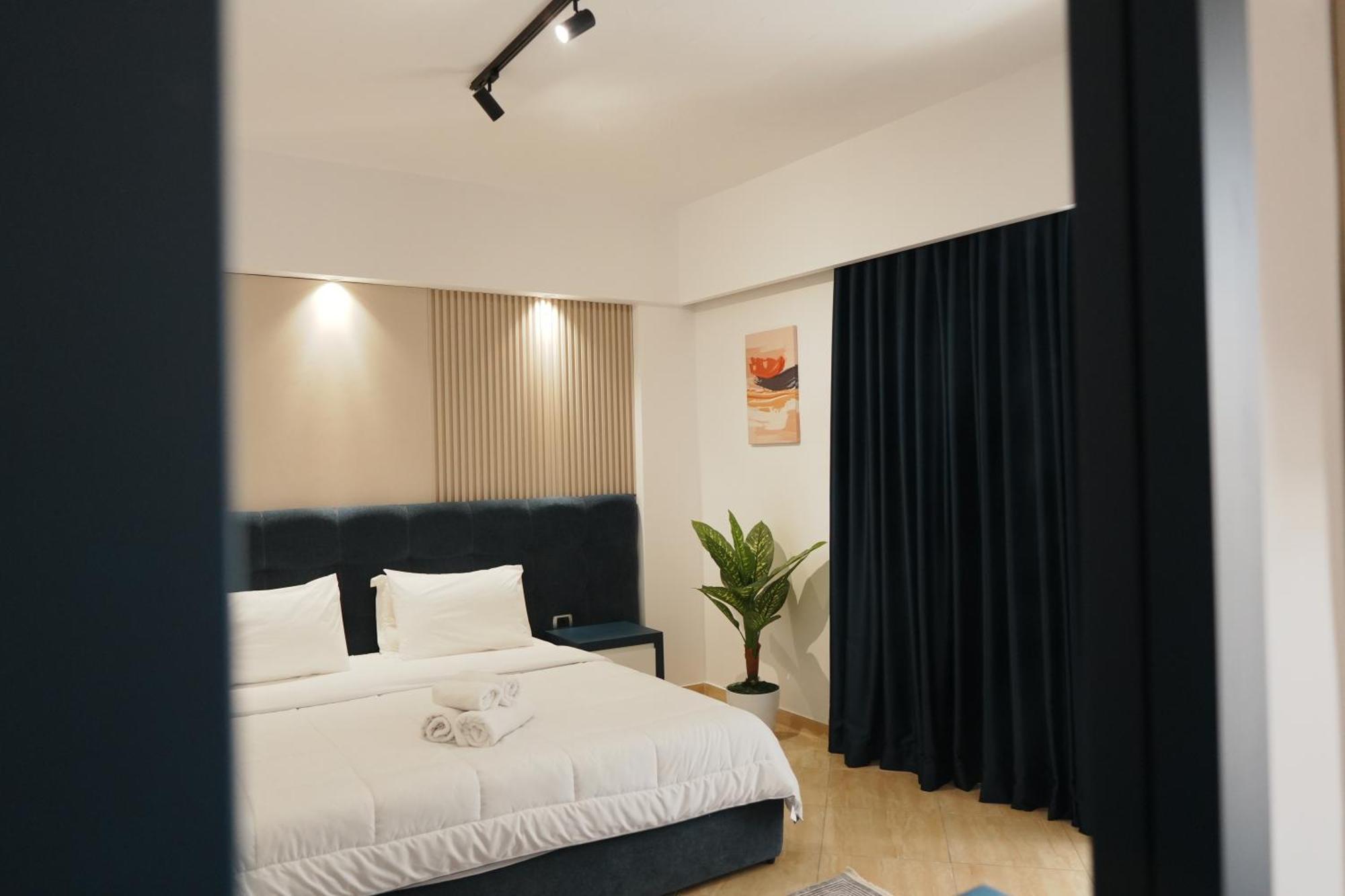 Hotel Blue Sky Sarandë エクステリア 写真