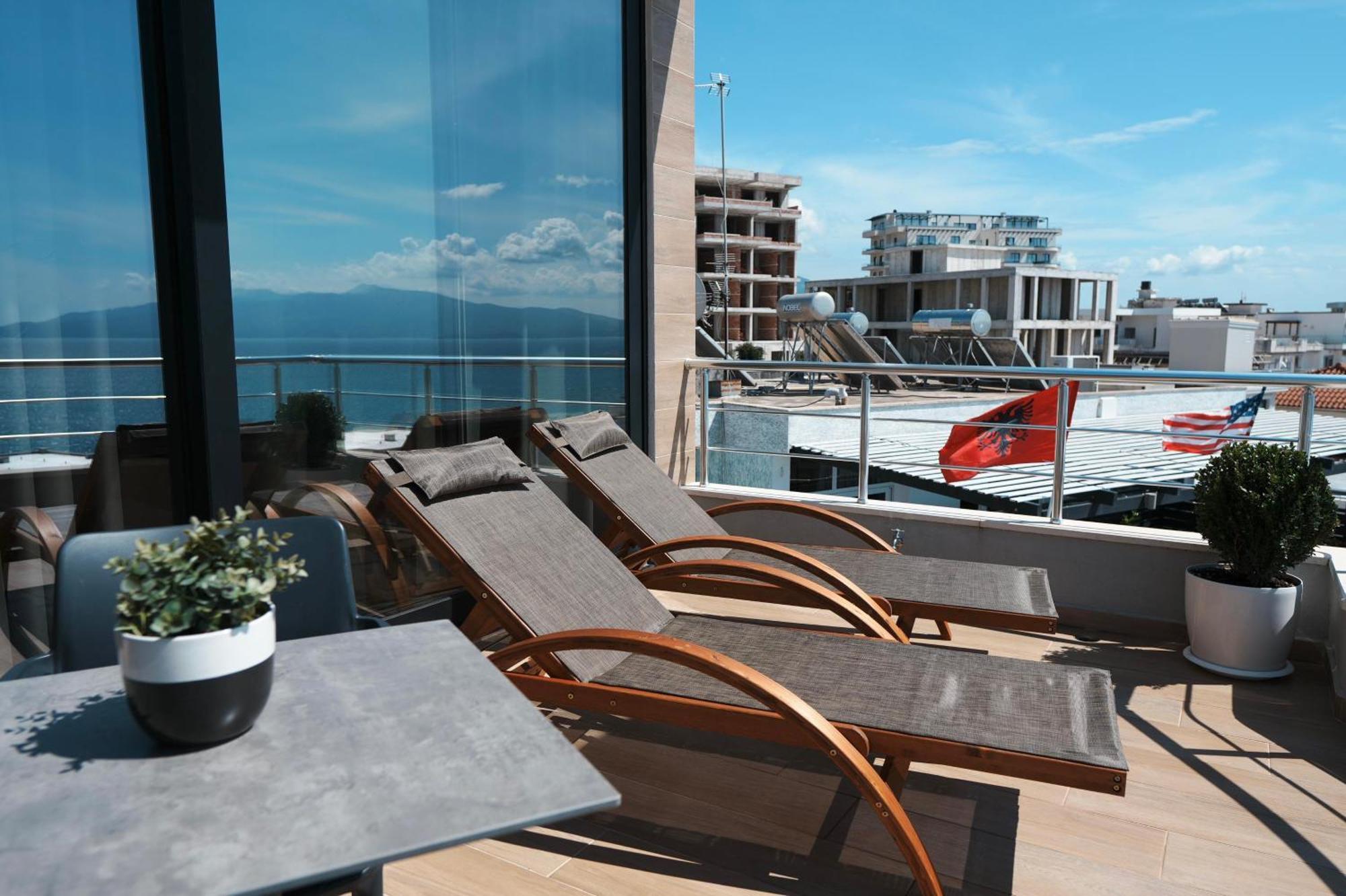Hotel Blue Sky Sarandë エクステリア 写真