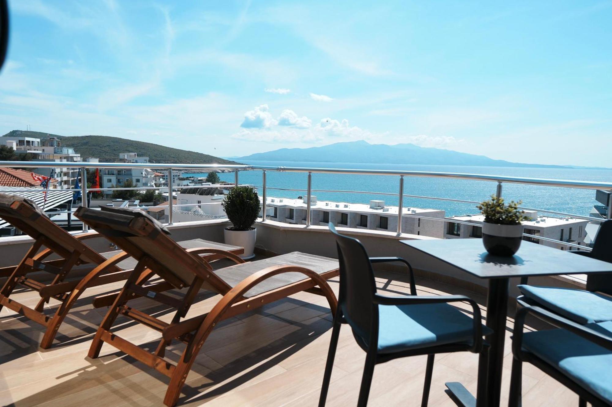 Hotel Blue Sky Sarandë エクステリア 写真