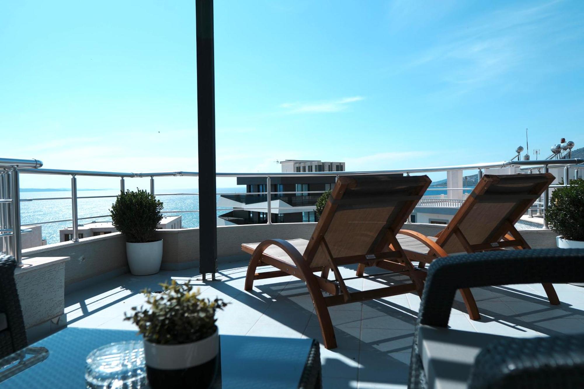Hotel Blue Sky Sarandë エクステリア 写真