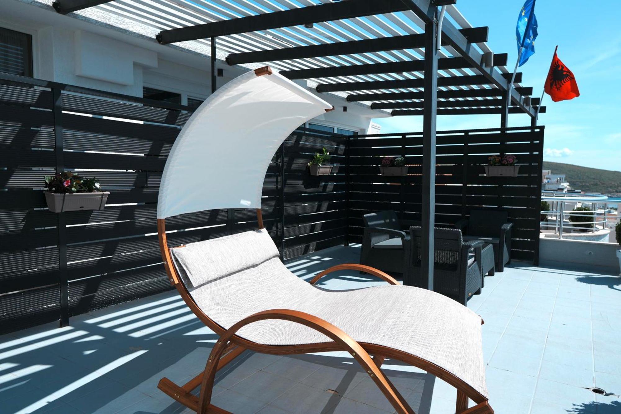 Hotel Blue Sky Sarandë エクステリア 写真